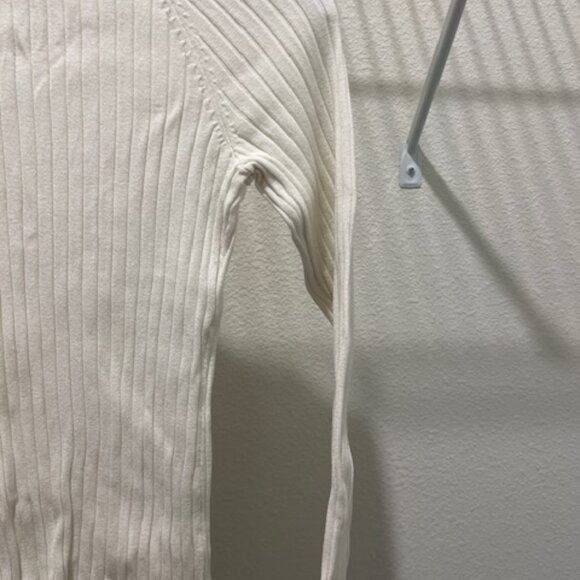 H&M Woman’s Cream Sweater Size: S, worn once - Picture 3 of 5